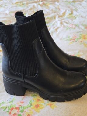 Soda Black Ribbed Chelsea Lug Ankle Boots